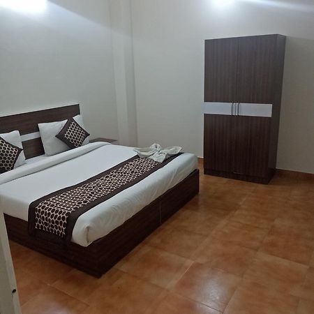 Hotel Nathu Palace Нью-Делі Екстер'єр фото